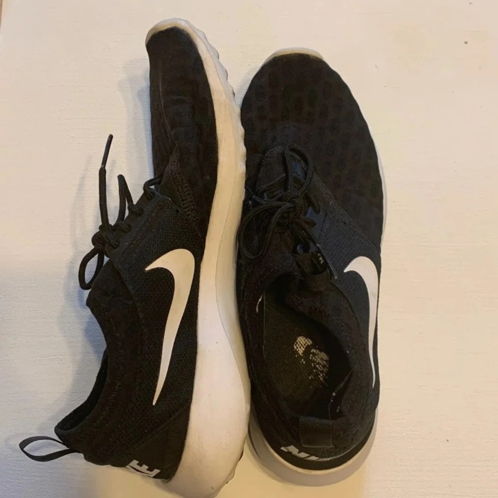 Nike tennis shoes